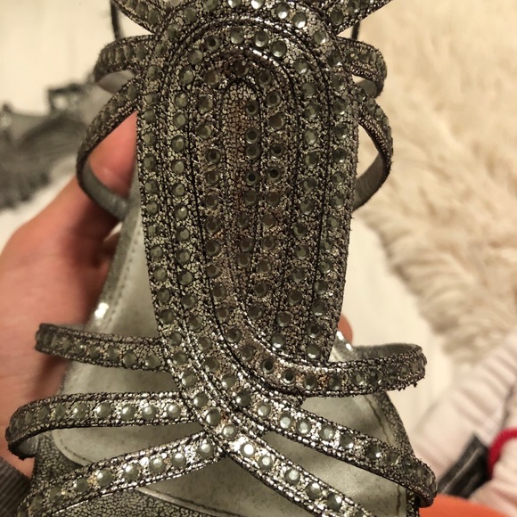 Silver with slight sparkle heels - Picture 2 of 3